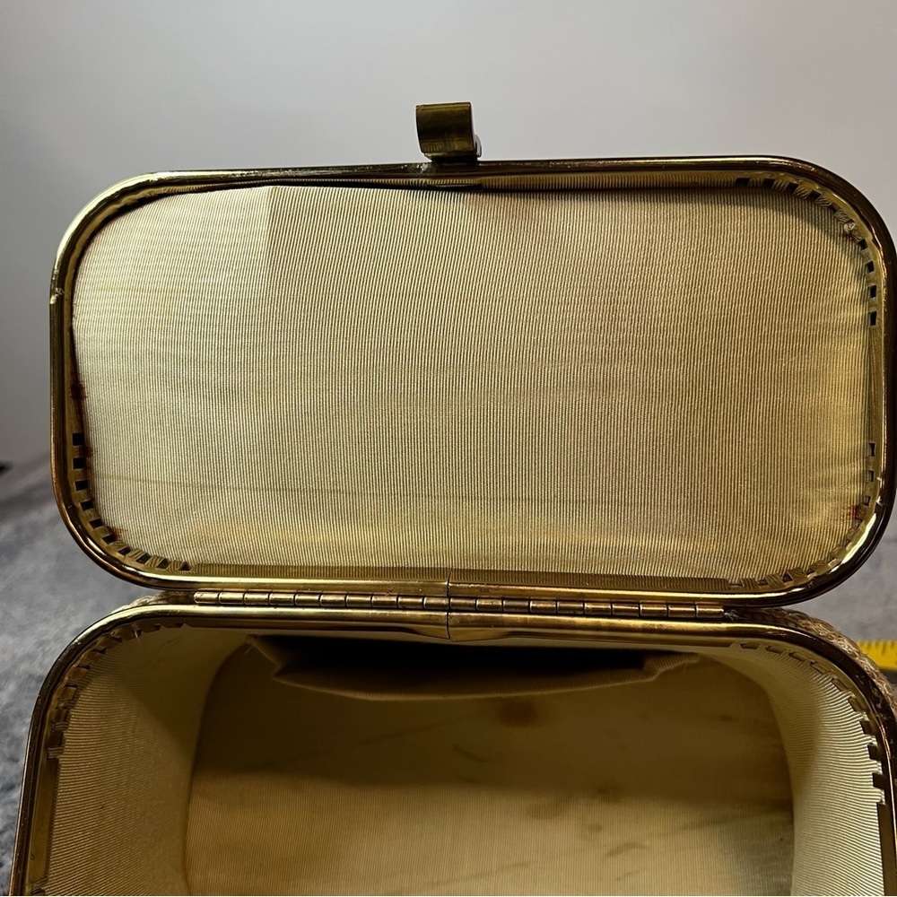 Vintage JR Florida Embroidered Floral Box Purse Lucite Handle - Picture 13 of 13